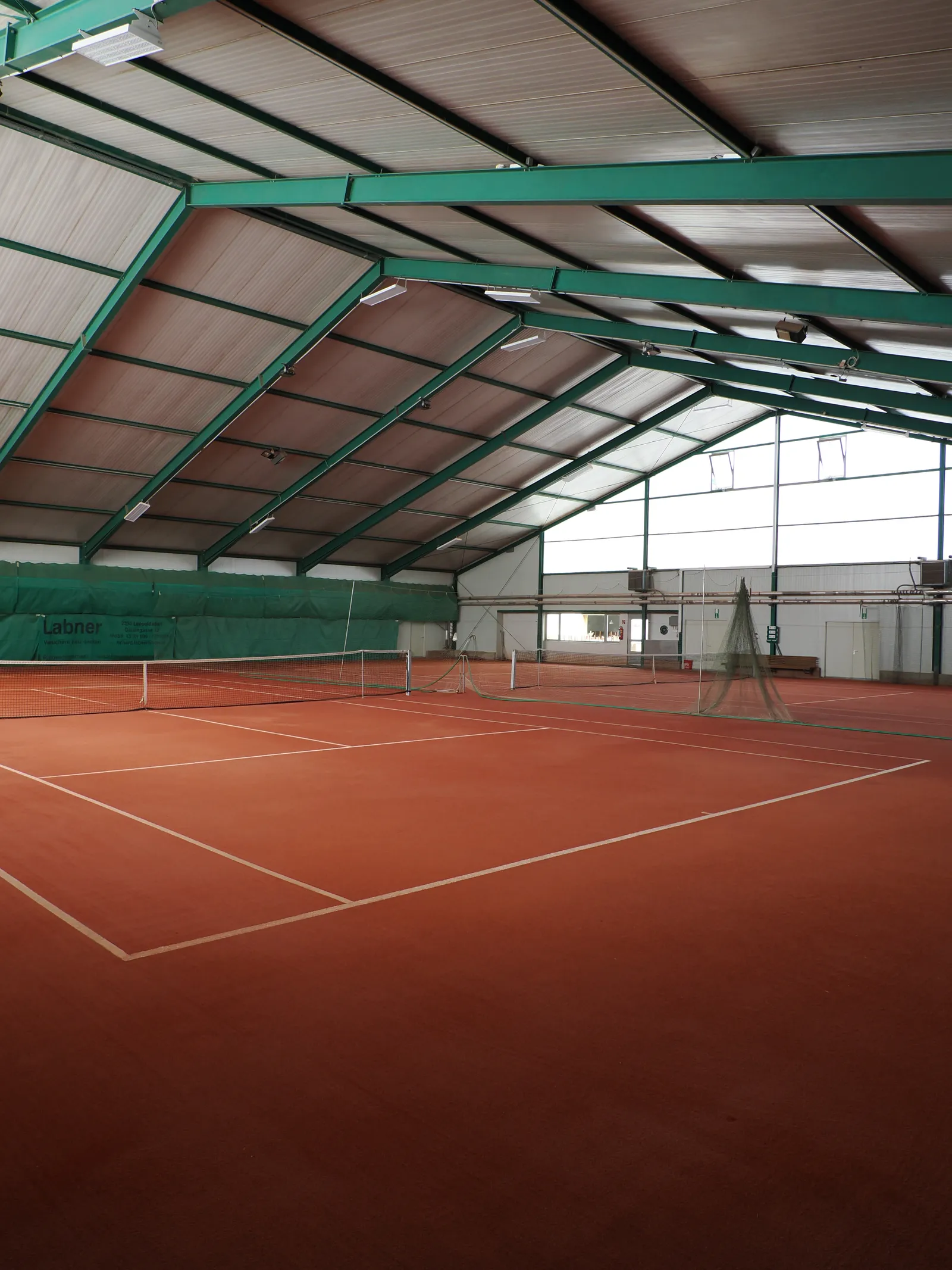 Tennishalle im Freizeitcenter Hödl mit Sandplätzen